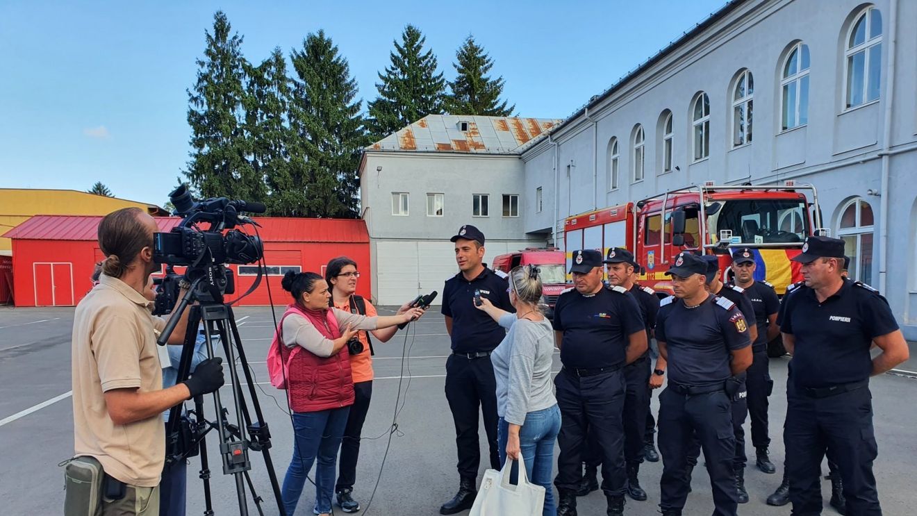 Cei 10 pompieri din Mureș care reveneau acasă din misiunea în Grecia au intervenit, după un drum obositor, la un accident rutier cu o victimă încarcerată
