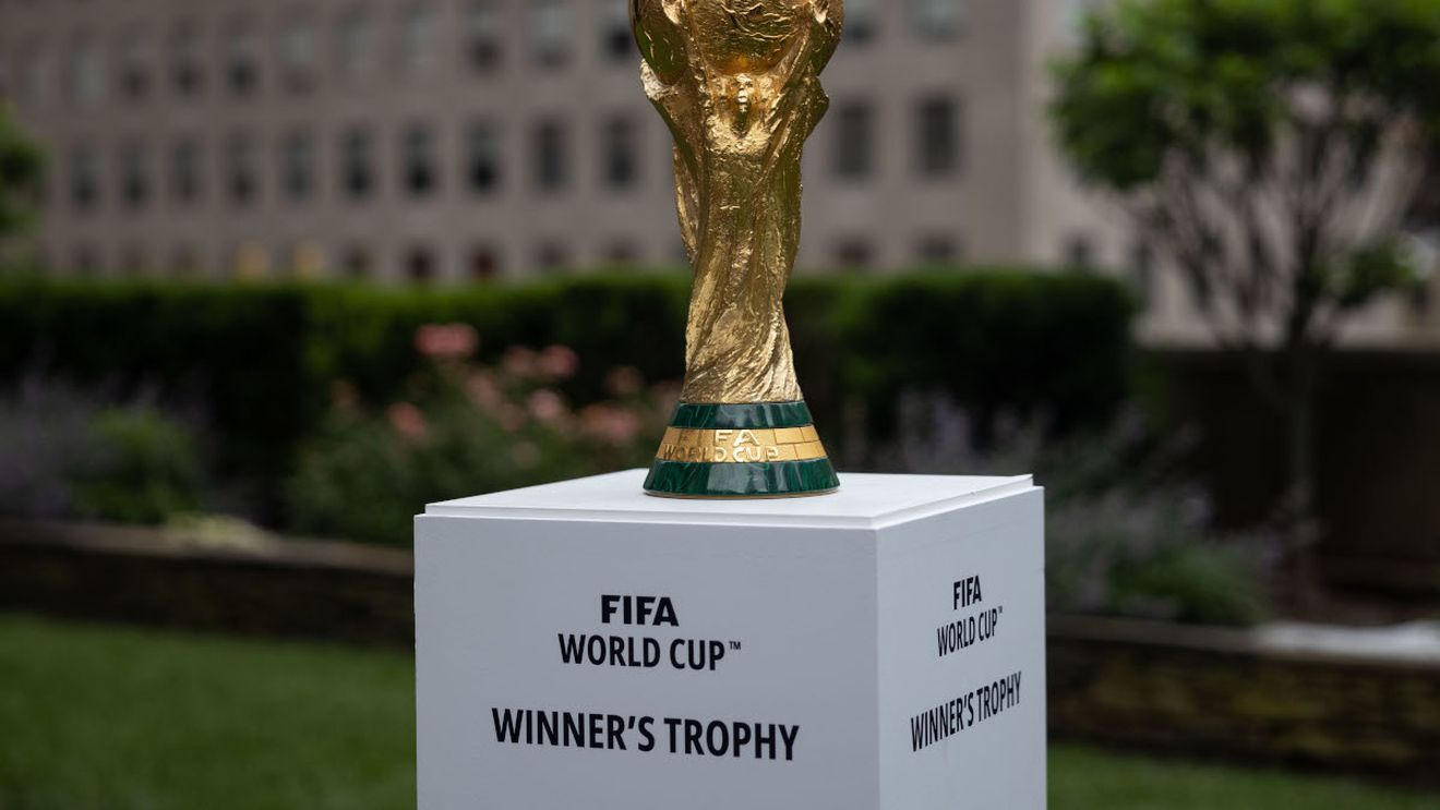 Aproape 150 de trofee contrafăcute ale Cupei Mondiale, confiscate în Qatar