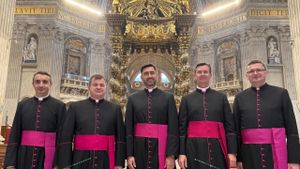 Un român, numit în premieră adjunct al ministrului de externe al Vaticanului. Cine este Monseniorul Mihăiță Blaj 