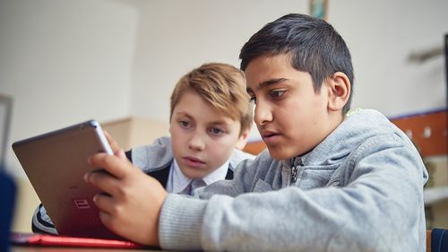 Digitalizarea școlilor cu bani din PNRR: inspectorii școlari vor verifica școlile care nu depun proiecte