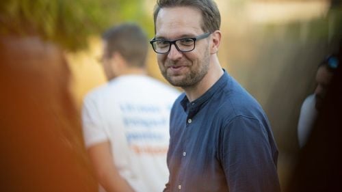 Dominic Fritz, în izolare după ce s-a întâlnit cu o persoană pozitivă la coronavirus. Noul primar al Timișoarei a fost testat negativ la COVID-19