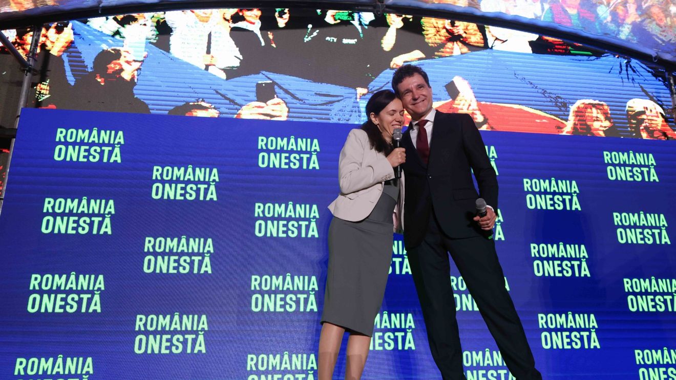 Nicuşor Dan, despre mutarea din vila în care stă cu chirie: Suntem într-o perioadă de tranziţie. Încă o lună, până se termină şcoala. Am promis că luăm o decizie / Despre partenera sa: Încearcă să realizeze că trebuie să meargă cu SPP-ul, nu e uşor