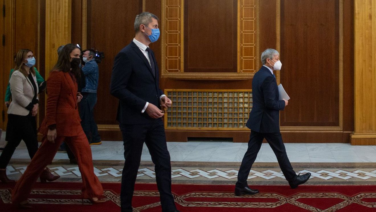 Dacian Cioloș, după ce Guvernul nu a trecut de Parlament: ”Florin Cîțu e o non-soluție, nu discutăm/ USR și-a făcut datoria, ei au prelungit criza în care ne aflăm. Rămânem cu responsabilitatea de a găsi o soluție”