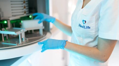 Testele genetice stau la baza medicinei personalizate. Dr. Cerasela Jardan, medic genetician: „Rezultatele nu sunt o sentinţă, ci o invitaţie să adoptăm un stil de viaţă sănătos.”