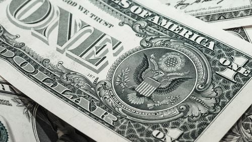 Guvernul a împrumutat aproape 4 miliarde de dolari, în prima ieșire externă din acest an