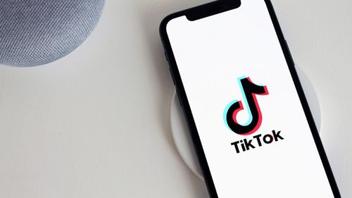 TikTok va elimina automat conţinutul necorespunzător cu ajutorul unui algoritm