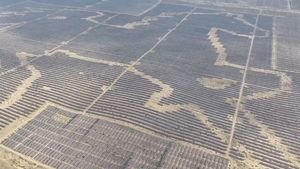 "Marele Zid Fotovoltaic": China își acoperă deșerturile cu panouri solare pentru a-și alimenta economia