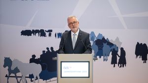INTERVIU VIDEO Bernd Fabritius, sibianul desemnat în Guvernul federal al Germaniei: Alegătorii să fie mai atenți să nu cadă în „capcana pentru șoarecele neinformat” / A rămâne acasă și a nu participa la alegeri este cea mai mare greșeală