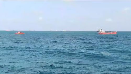 Echipajul unui vas naufragiat în Marea Neagră, salvat de autorităţile bulgare în cooperare cu nave din Turcia şi România