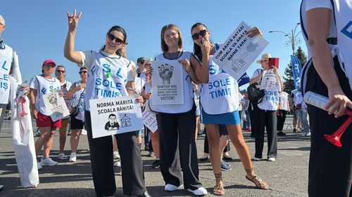 Sindicatele din învăţământ: Ministerul Educaţiei şi Cercetării dezinformează opinia publică şi salariaţii din învăţământul preuniversitar de stat