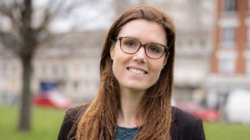 O adjunctă a primarului din Saint-Denis, Franța, bătută violent în plină stradă