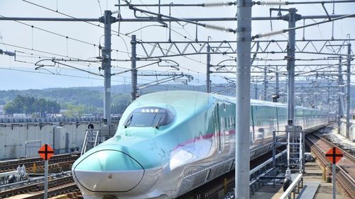 Conductorul unui tren japonez de mare viteză a plecat la toaletă în timp ce trenul rula cu 150 km/oră / Cazul este anchetat pentru că trenul a întârziat un minut