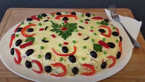 Sondaj: Șase din zece români pun mazăre în salata boeuf  / 70% preferă salata boeuf cu pui în loc de vită / 92% pun maioneză făcută în casă / Cum se face salata în funcție de regiunile istorice