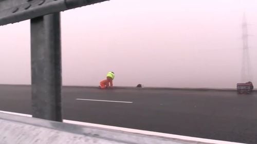 VIDEO Șeful CNAIR, pe șantierul lotului 2 al Autostrăzii Sebeș-Turda: Tronsonul va fi deschis traficului în 2021, dar în zona alunecării de teren de la Oiejdea, lucrările vor continua până în aprilie 2022