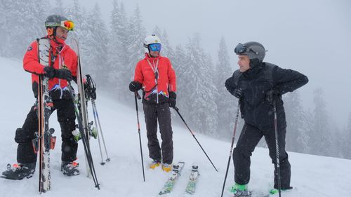 Sezonul de schi în Poiana Braşov se deschide în weekend pe circa o treime din pârtii / Tarifele de transport pe cablu au fost majorate