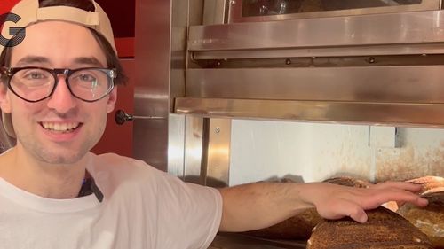 Un bar din Parma vinde pâine și brioșe făcute cu făină de greieri / ”Este doar o chestiune psihologică, o obișnuință” / Brioșele cu făină de greieri sunt mai scumpe decât cele normale: 2 euro bucata, cu 50 de cenți în plus