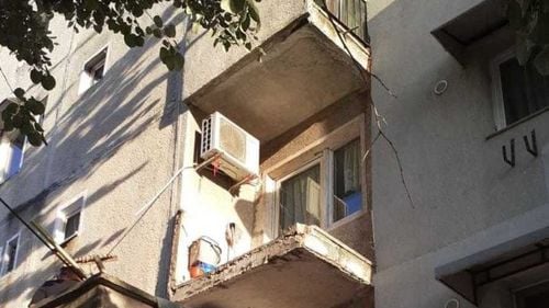 Un balcon s-a prăbușit în Drobeta Turnu Severin/ O victimă a fost dusă la spital