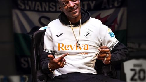 Rapperul Snoop Dogg a devenit coproprietar și investitor al clubului britanic de fotbal Swansea, unde are acțiuni și Luka Modric