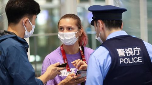 Sportiva din Belarus care a refuzat întoarcerea acasă a plecat din Tokyo, cu destinația Viena. Oficialii din Belarus au încercat să o ducă acasă cu forța