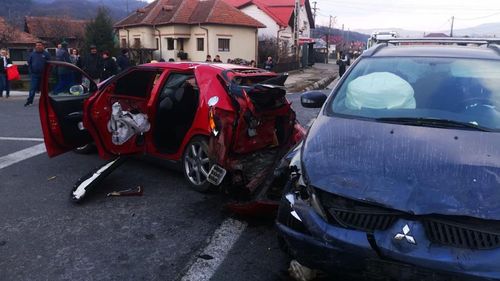 Şoferiţă din Ucraina, implicată într-un accident cu şase victime produs pe DN 7, la Bujoreni