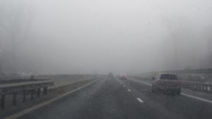 Ceață deasă pe A1 Sibiu-Deva, vineri dimineață/ Aglomerație la intrarea în Capitală