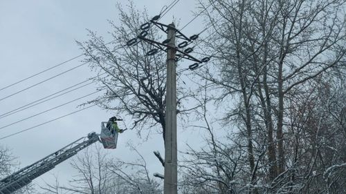 Ministrul Energiei: În urma fenomenelor de vreme severă, au fost peste 20.000 de puncte de consum nealimentate cu energie, cu un vârf în această dimineaţă, în judeţe din sudul Moldovei, Muntenia, Dobrogea, inclusiv în municipiul Bucureşti