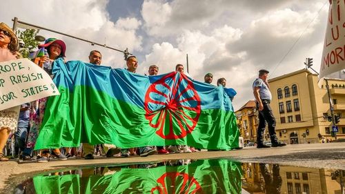 Legea pentru combaterea antiţigănismului a fost promulgată de președintele Iohannis. Pedepse cu închisoarea pentru acţiuni de ură împotriva romilor