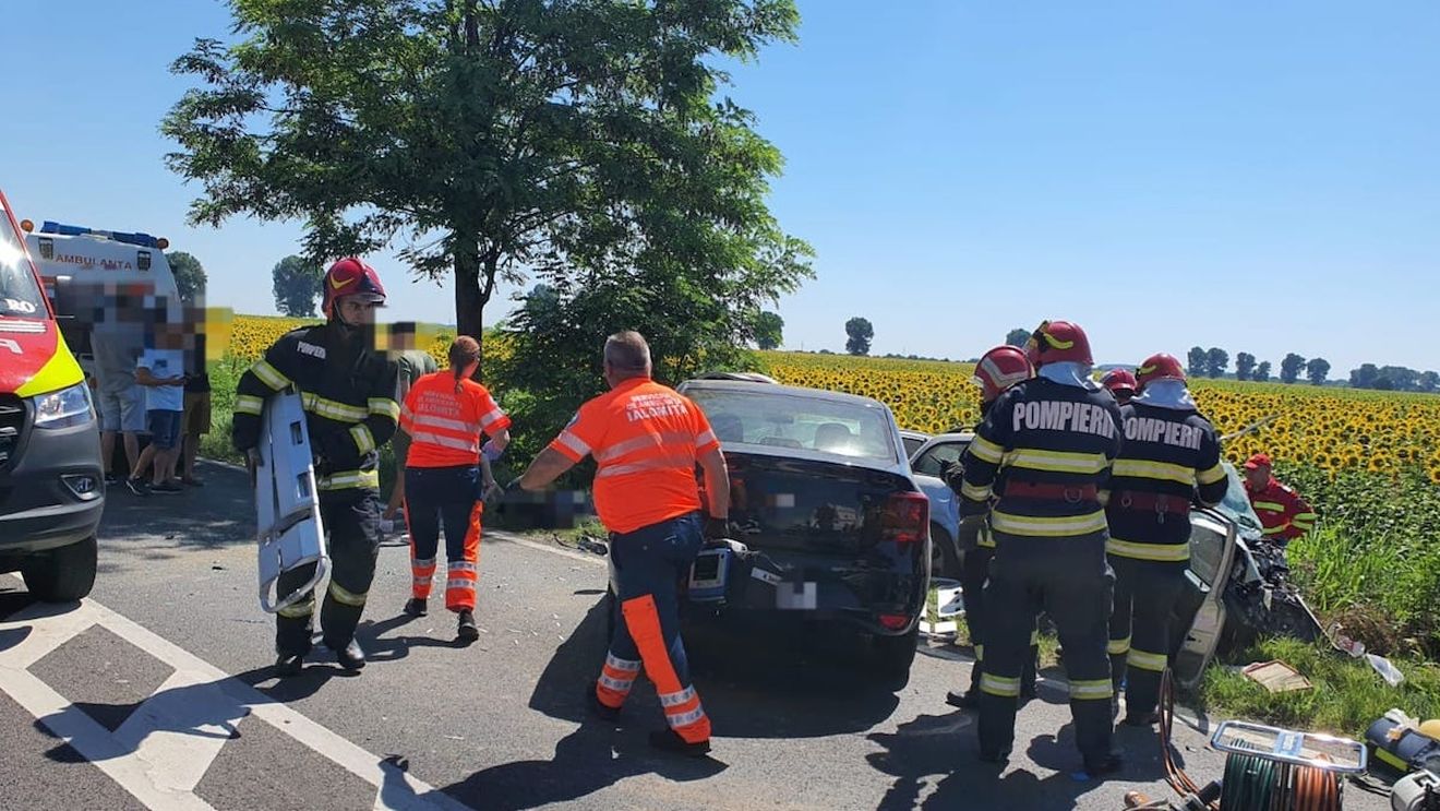 FOTO Accident în Ialomița: 4 morți și 5 răniți / Un copil de 8 ani are fractură la picior