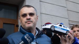 EXCLUSIV Cristian Ghinea: USR nu negociază cu nimeni demiterea lui Bolojan de la șefia Senatului și vom vota contra dacă o astfel de cerere ajunge în plen