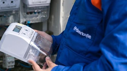 (P) Cum economisești timp și bani cu contoarele inteligente. Primul pas spre programarea mașinii de spălat sau a încărcării mașinii electrice