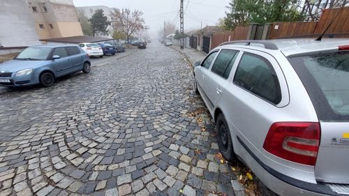 Coșmarul șoferilor sau parte din istoria Tulcei: 35 de străzi din oraș sunt încă pavate cu piatră cubică, deși primarul a promis în campanie că le va asfalta/ Ce spune primăria