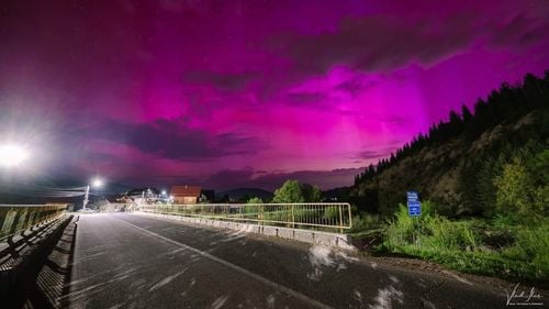 Furtuna solară extremă şi aurore boreale spectaculoase continuă şi în restul weekendului