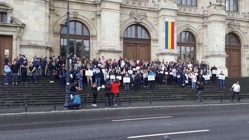 Sute de magistrați au protestat în fața Curții de Apel București. Rezoluția magistraților români pentru apărarea statului de drept