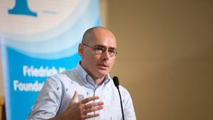 BREAKING: CEDO a respins contestația făcută de Guvern în cauza Buhuceanu și alții vs România / Asociația ACCEPT: România este obligată să protejeze și să recunoască familiie formate din persoane de același sex