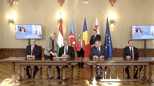 Klaus Iohannis, la semnarea acordului în domeniul energiei dintre România, Ungaria, Azerbaidjan și Georgia: Situaţia actuală ne afectează pe toţi. Climatul de securitate şi dificultăţile economice înseamnă că este nevoie de mai multe interconexiuni, de mai multă cooperare la nivel regional şi global