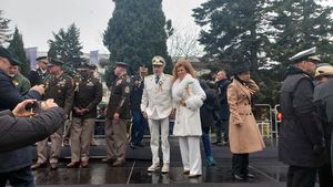 Fostul tenisman Ilie Năstase a participat la festivitățile de Ziua Națională la Constanța, în uniforma de general / A fost însoțit de consulul onorific al Kazahstanului, figură emblematică în administrația Mazăre