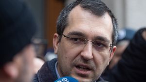 Vlad Voiculescu: Puterea politică în Consiliul General al Municipiului București este din nou în mâinile mafiei PSD-PNL / George Simion își suna colegii și le ordona să voteze cu PSD. Și cu PNL. Simion este un pion al sistemului și nimic mai mult