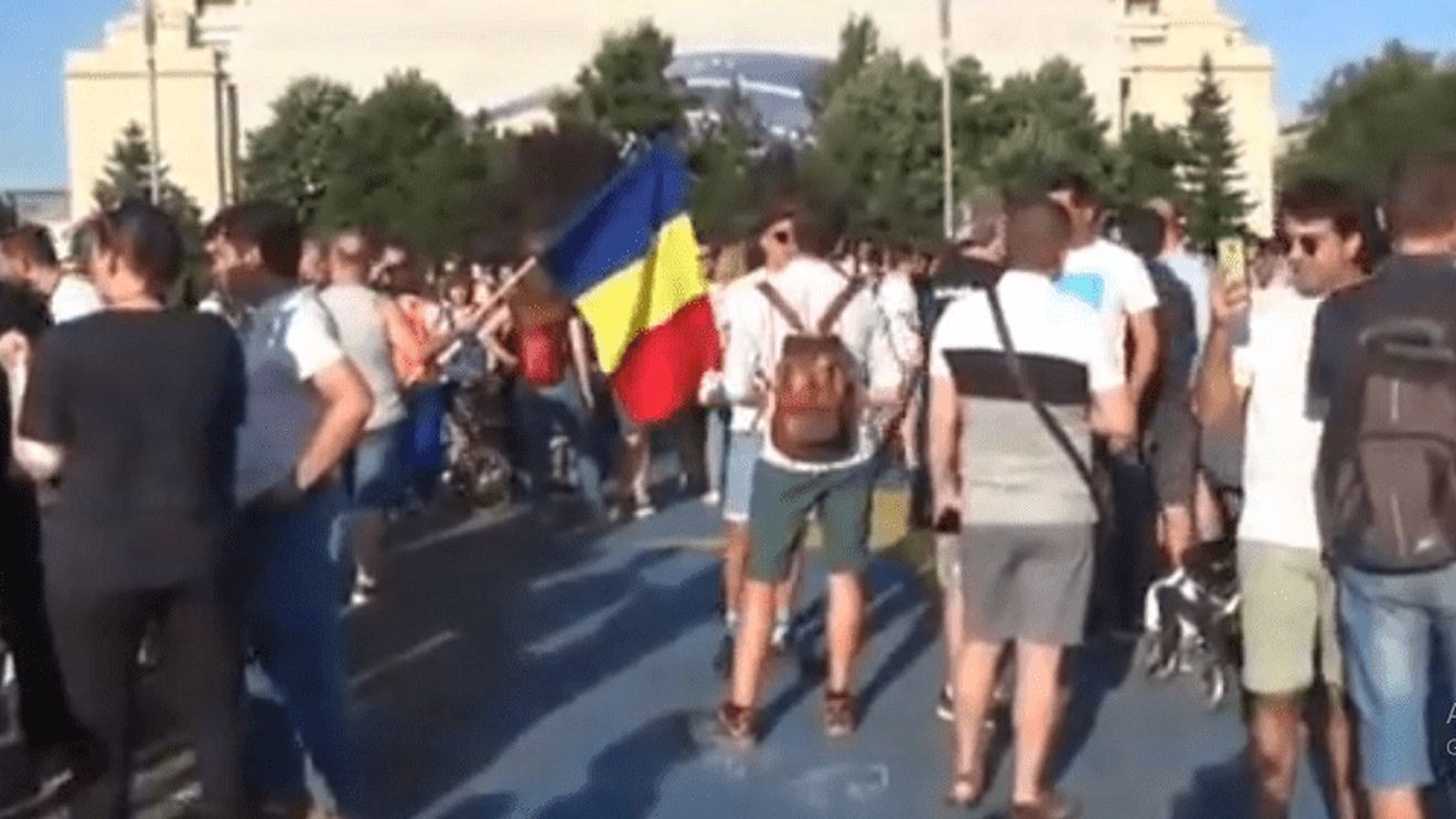 VIDEO Peste 200 de participanți la protestul artiștilor / Victor Rebengiuc, mesaj către guvernanți: „Le-aș spune că sunt niște nenorociți care au distrus o țară”