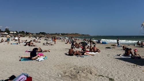 FOTO Am mers prin cele mai populare stațiuni de pe litoral să vedem câți oameni au venit în vacanță, în săptămâna de Ziua Marinei / Cum arată Vama Veche, Costinești și Eforie Nord, comparativ cu anii trecuți