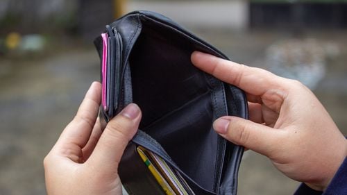 LIVE DEZBATERE ENTR, ora 11:00: Mai stăm cu părinții sau ne descurcăm? Efectele inflației asupra tinerilor; posibile soluții