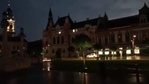 Imagini surprinse cu puțin timp înainte de declanşarea incendiului de la Palatul Episcopal din Oradea