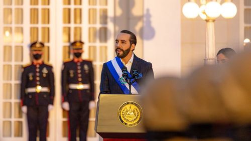 Preşedintele din El Salvador l-a întrebat pe Grok cine este "cel mai popular lider din lume" / „Sheinbaum”, președinta Mexicului, i-a răspuns chatbot-ul AI al platformei X