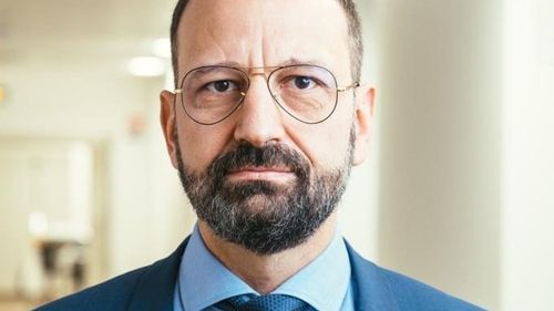 INTERVIU Medicul Radu Lupescu, decorat de președintele Macron pentru lupta împotriva pandemiei, despre măsurile anunțate în România: Cred că este deja târziu / Va fi greu de evitat un lockdown dur