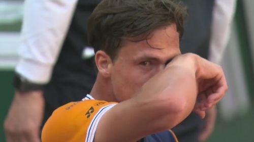 VIDEO Cinci ore de meci-maraton la Roland Garros/ Câștigătorul, care s-a calificat în turul trei, a plâns la finalul partidei