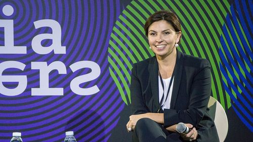 Rusia a declarat-o „agent străin” pe directoarea generală a postului independent Dojd, Natalia Sindeeva, aflată în exil în Letonia