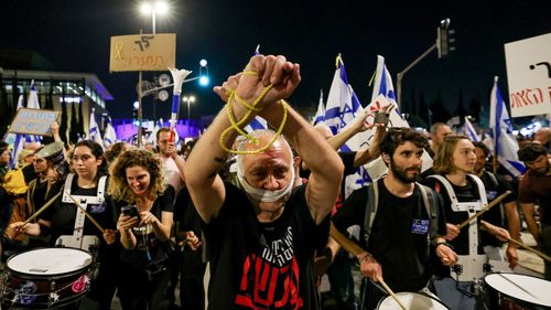 Mii de oameni au demonstrat în Israel pentru eliberarea ostaticilor / Au blocat drumul spre Knesset, parlamentul israelian