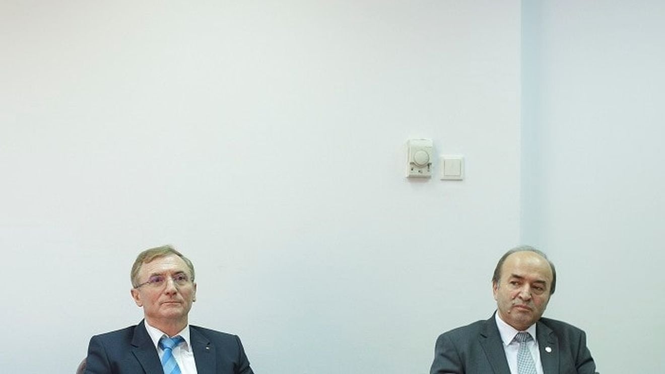 Nou schimb de replici între Tudorel Toader și Augustin Lazăr, după observația ministrului justiției că ministerul public este singurul fără ministru