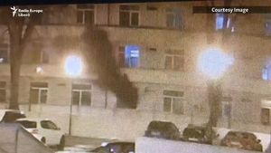 VIDEO Imagini cu momentul izbucnirii incendiului de la Institutul ”Matei Balș” / Un nor negru de fum iese prin geamul unui salon aflat la parterul clădirii