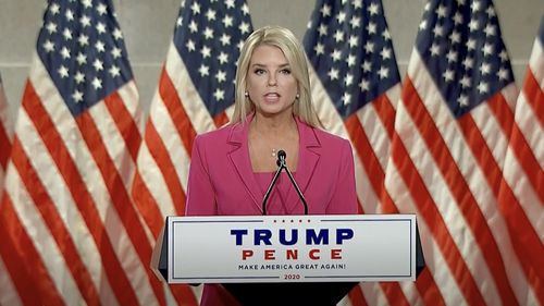 Pam Bondi a fost numită ministrul al Justiţiei în SUA, după retraherea lui Matt Gaetz / Ea a făcut parte din echipa de avocaţi a lui Donald Trump în timpul procesului său de destituire din Senat