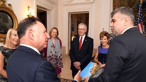 Ciolacu, întâlnire cu ambasadorii SUA la NATO și UE: Contăm pe partenerii noștri din Statele Unite pentru a face față provocărilor și a arăta rolul cheie pe care îl joacă România